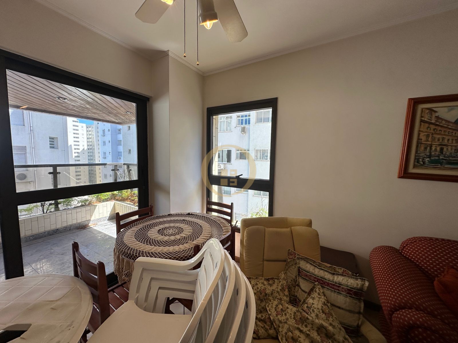 Apartamento na Praia das Pitangueiras, Guarujá - SP