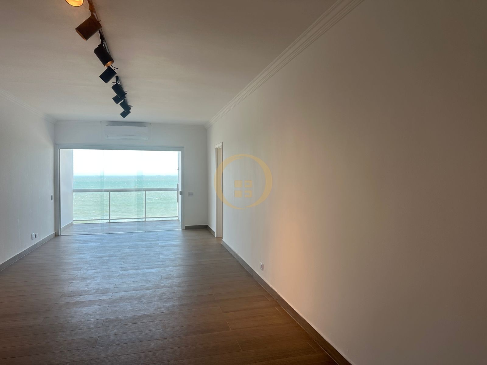 Apartamento Frente ao Mar nas Pitangueiras, Guarujá - SP