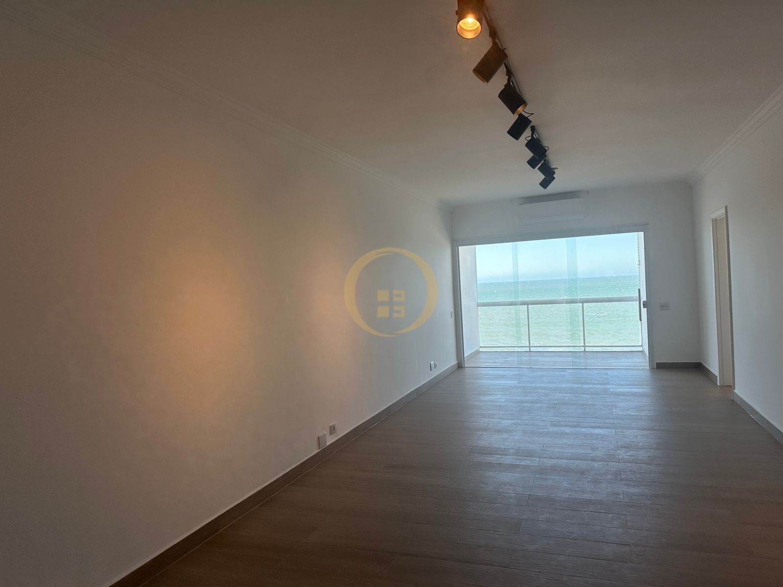 Apartamento Frente ao Mar nas Pitangueiras, Guarujá - SP