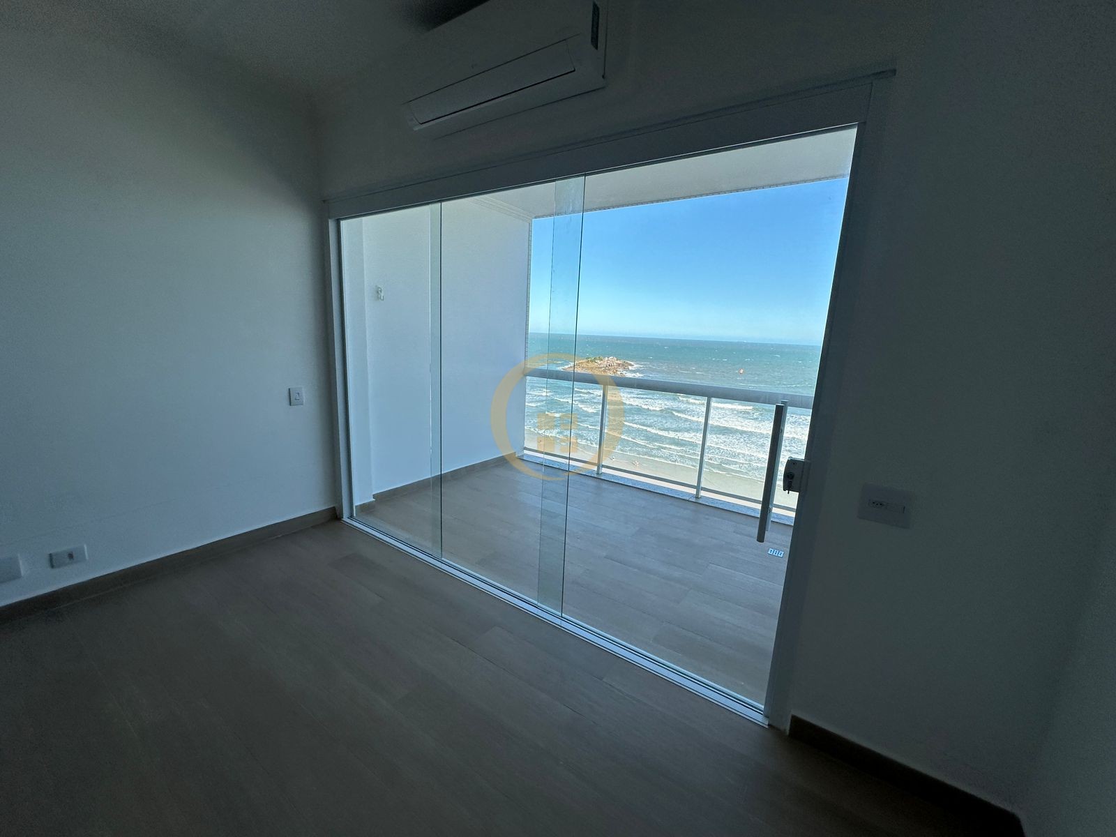 Apartamento Frente ao Mar nas Pitangueiras, Guarujá - SP