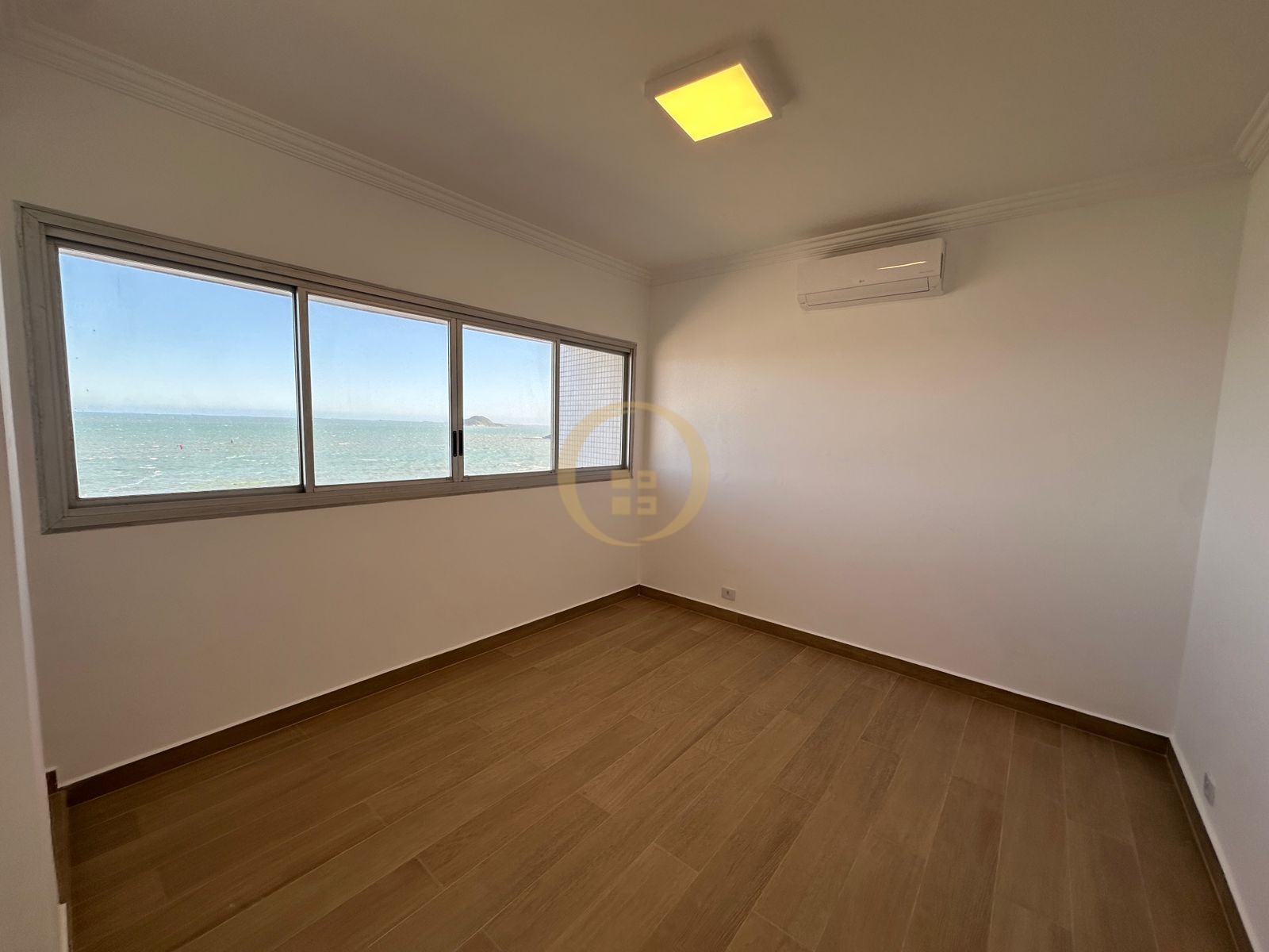 Apartamento Frente ao Mar nas Pitangueiras, Guarujá - SP