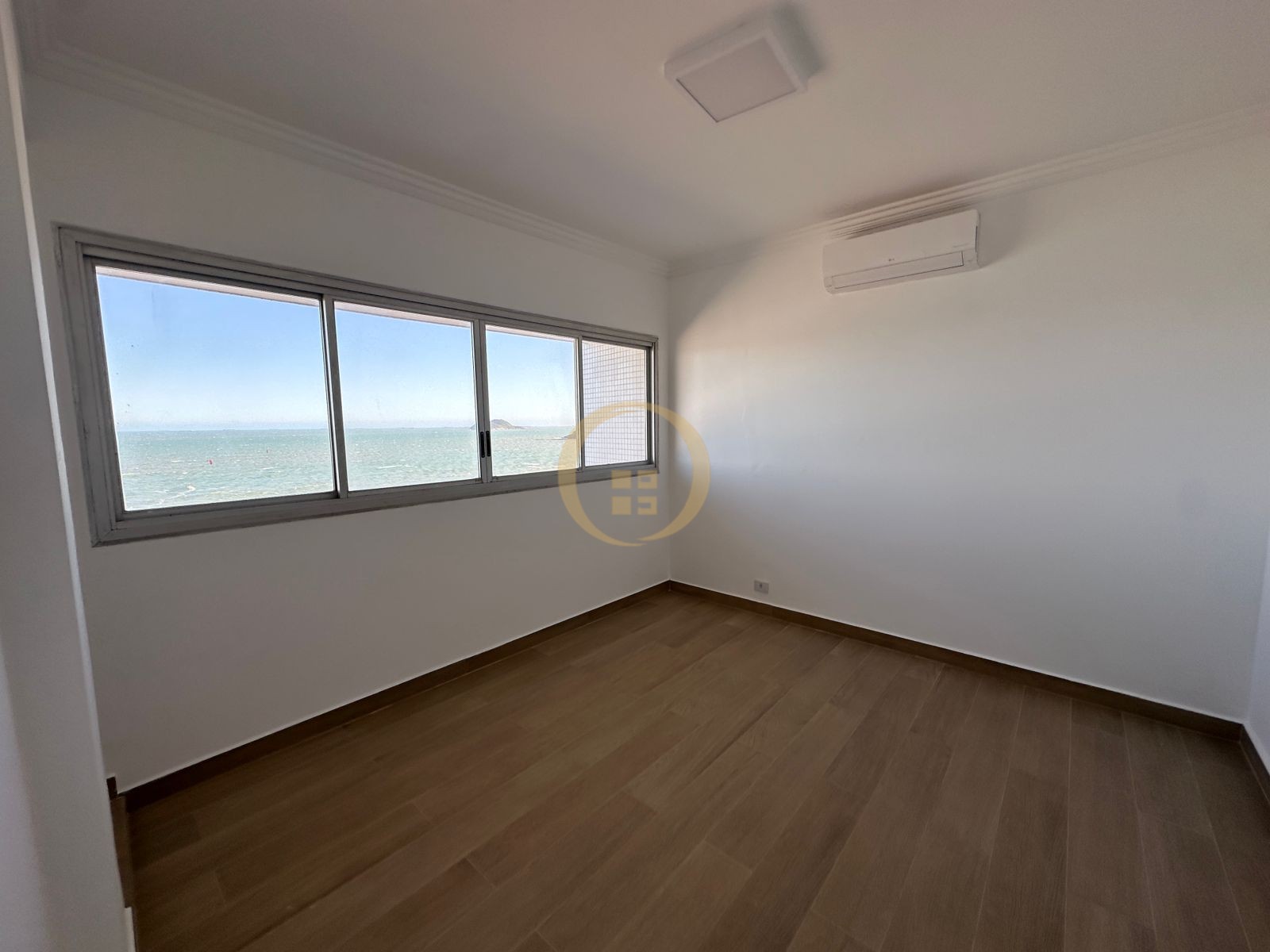 Apartamento Frente ao Mar nas Pitangueiras, Guarujá - SP