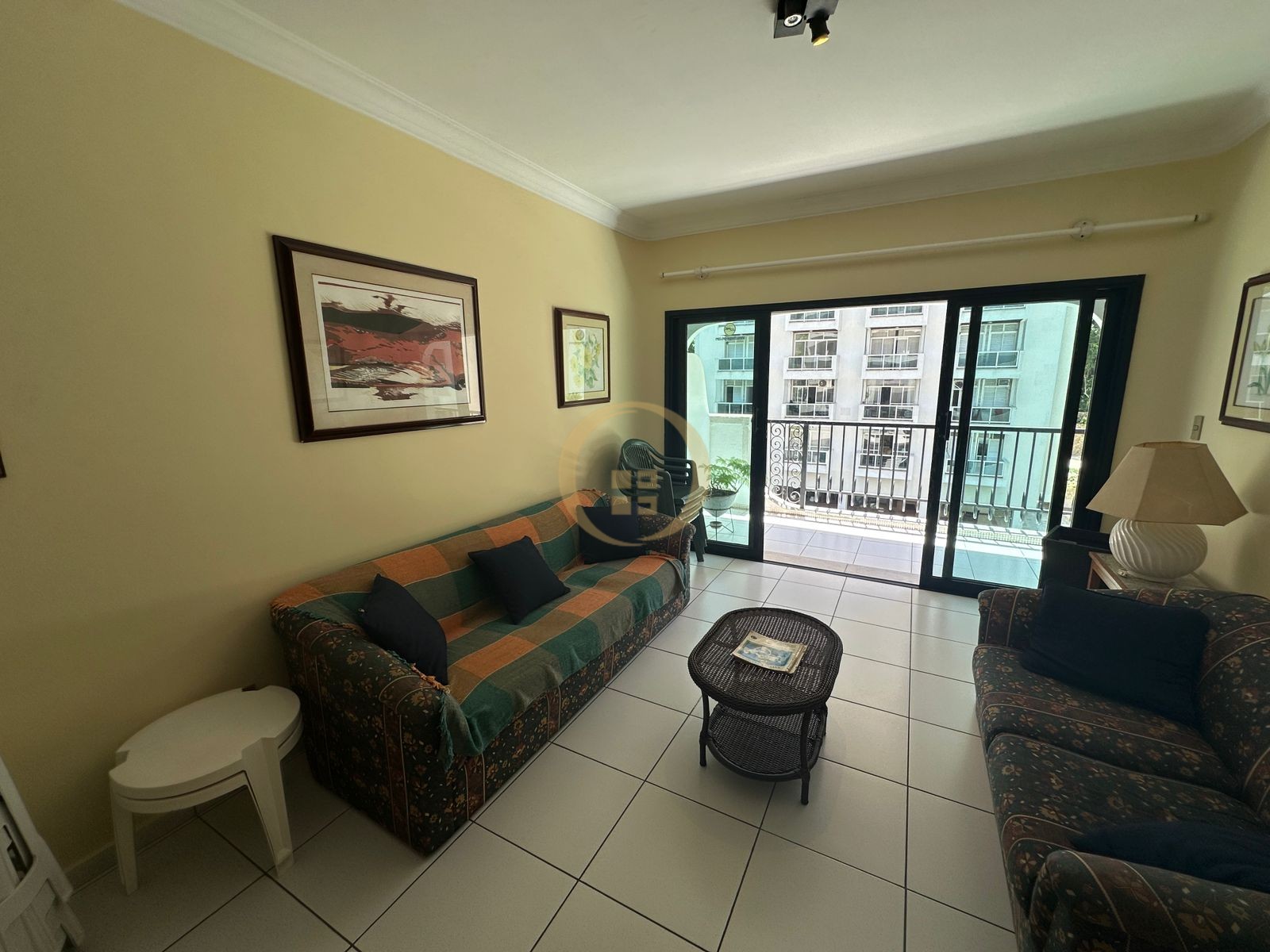 Apartamento na Praia das Pitangueiras, Guarujá - SP