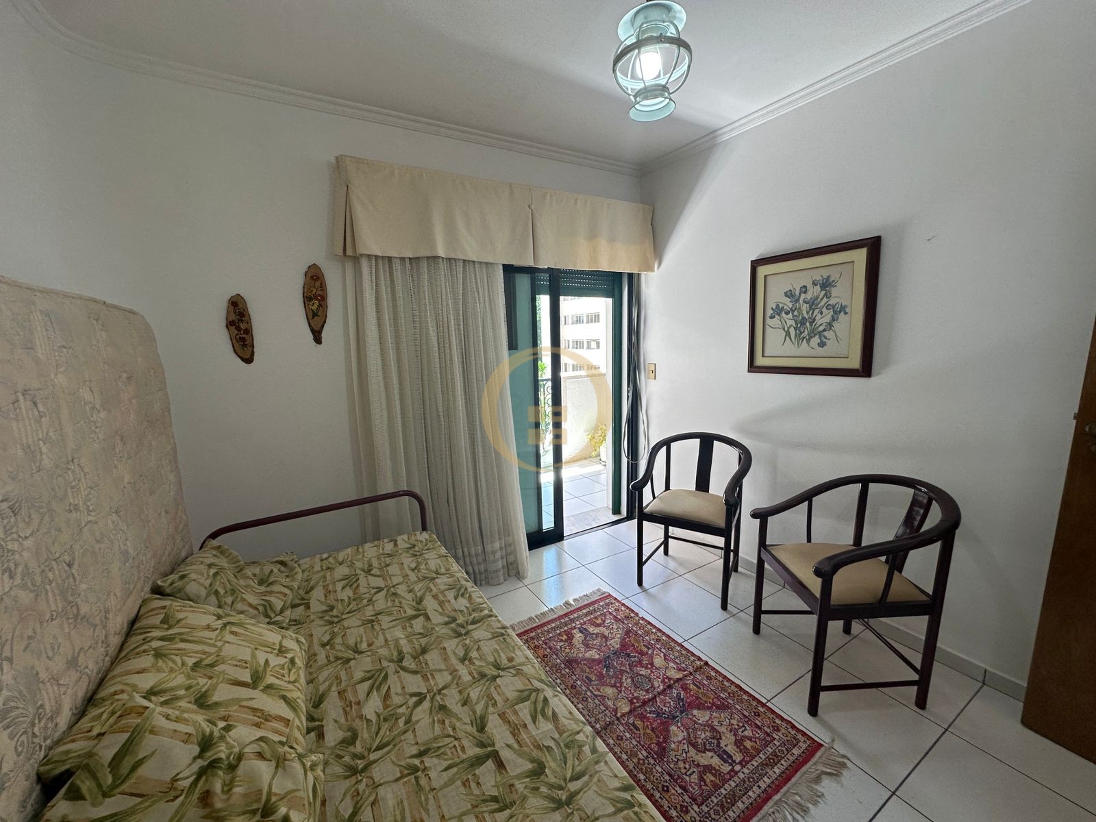 Apartamento na Praia das Pitangueiras, Guarujá - SP