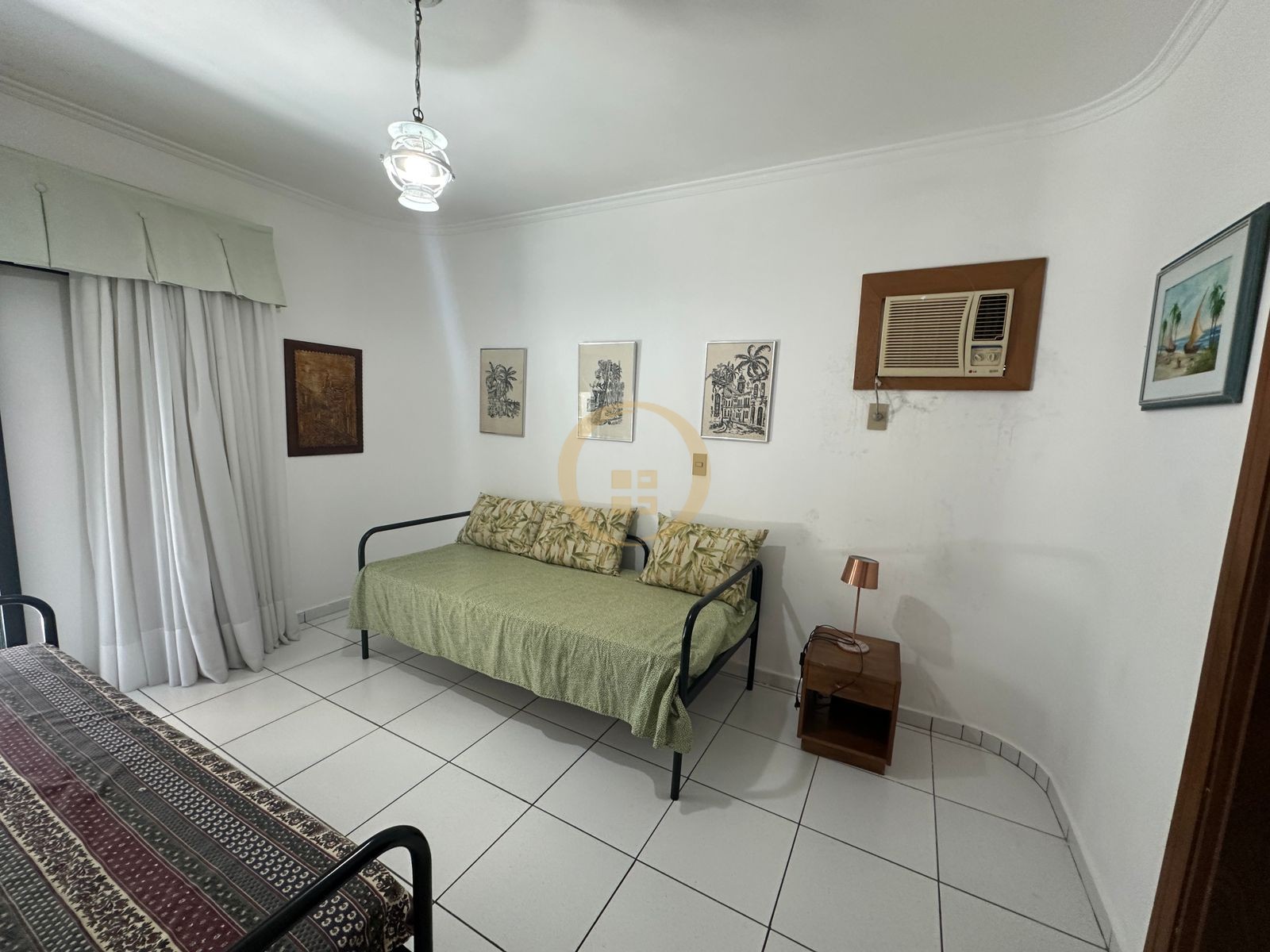 Apartamento na Praia das Pitangueiras, Guarujá - SP