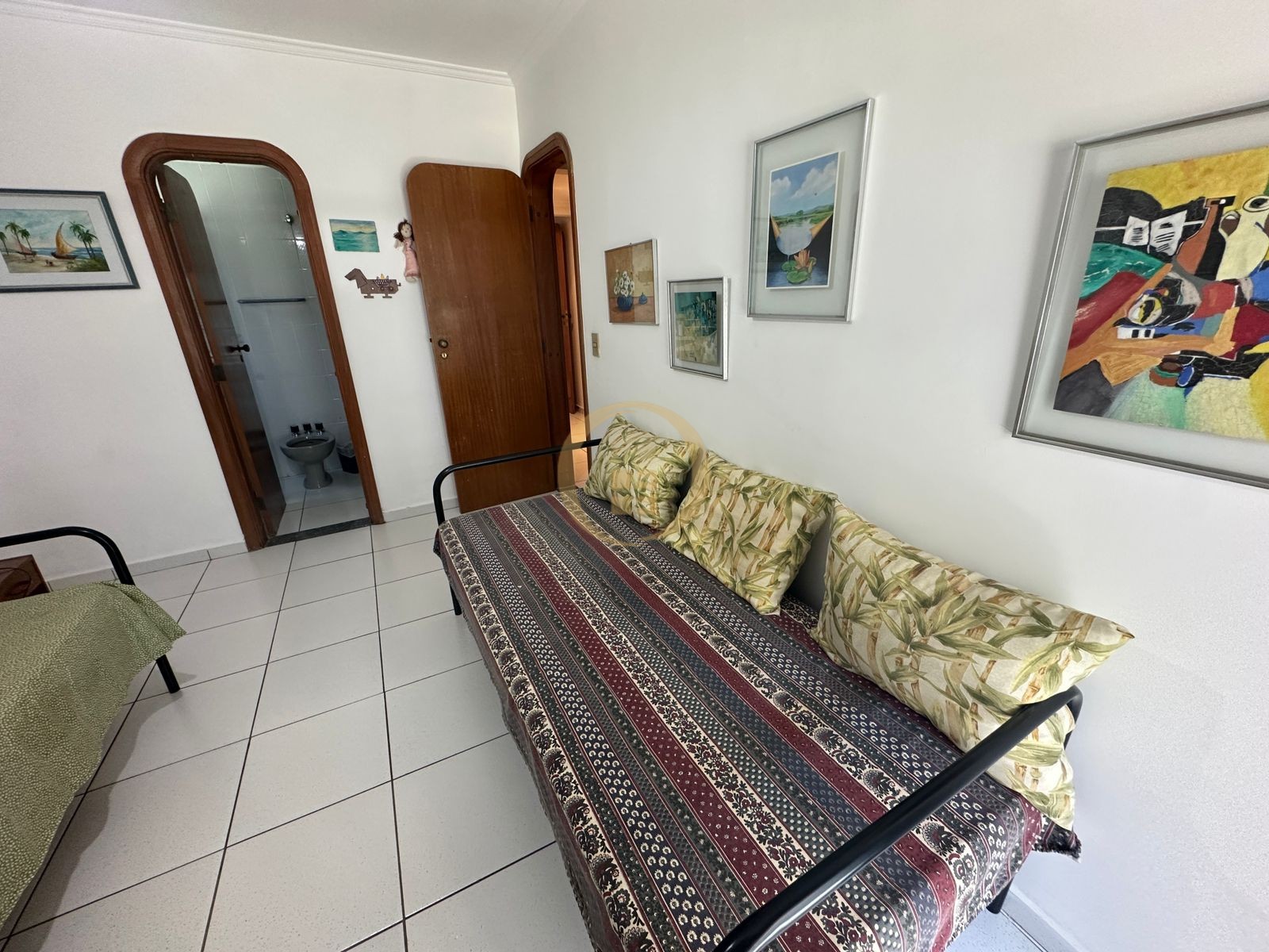 Apartamento na Praia das Pitangueiras, Guarujá - SP