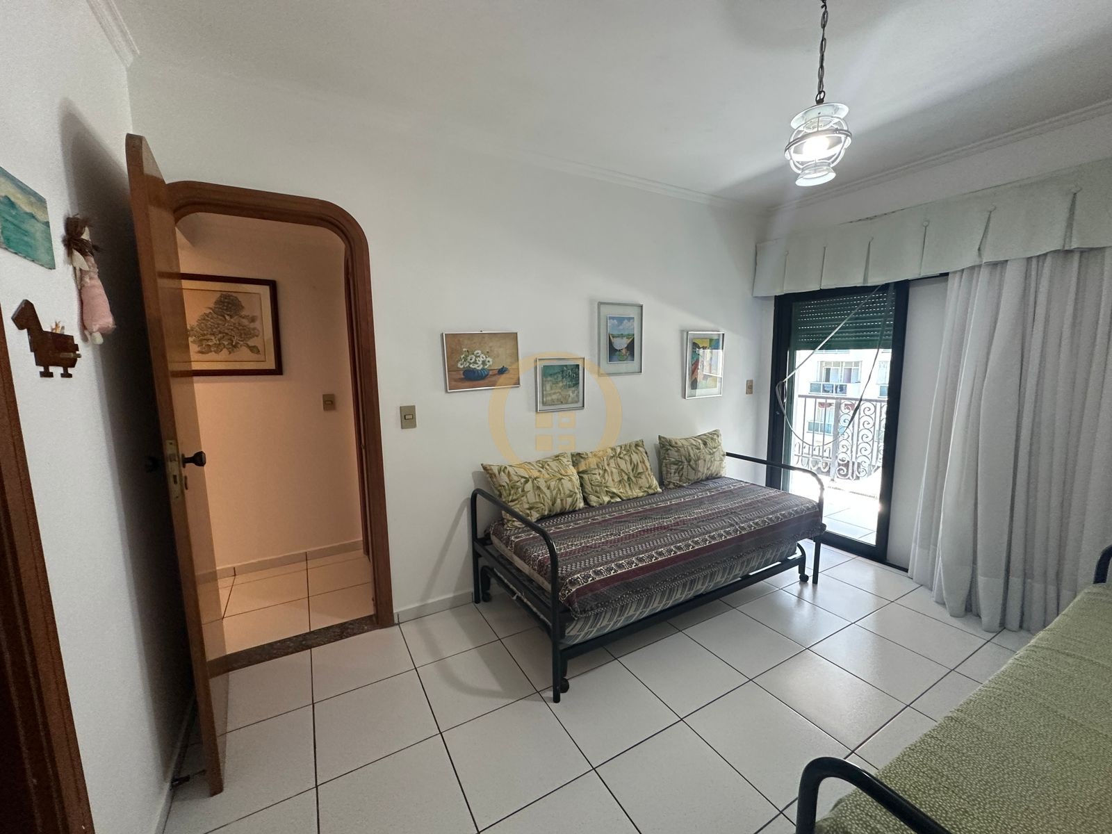 Apartamento na Praia das Pitangueiras, Guarujá - SP