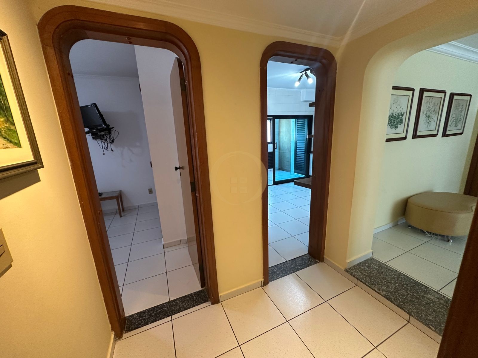 Apartamento na Praia das Pitangueiras, Guarujá - SP