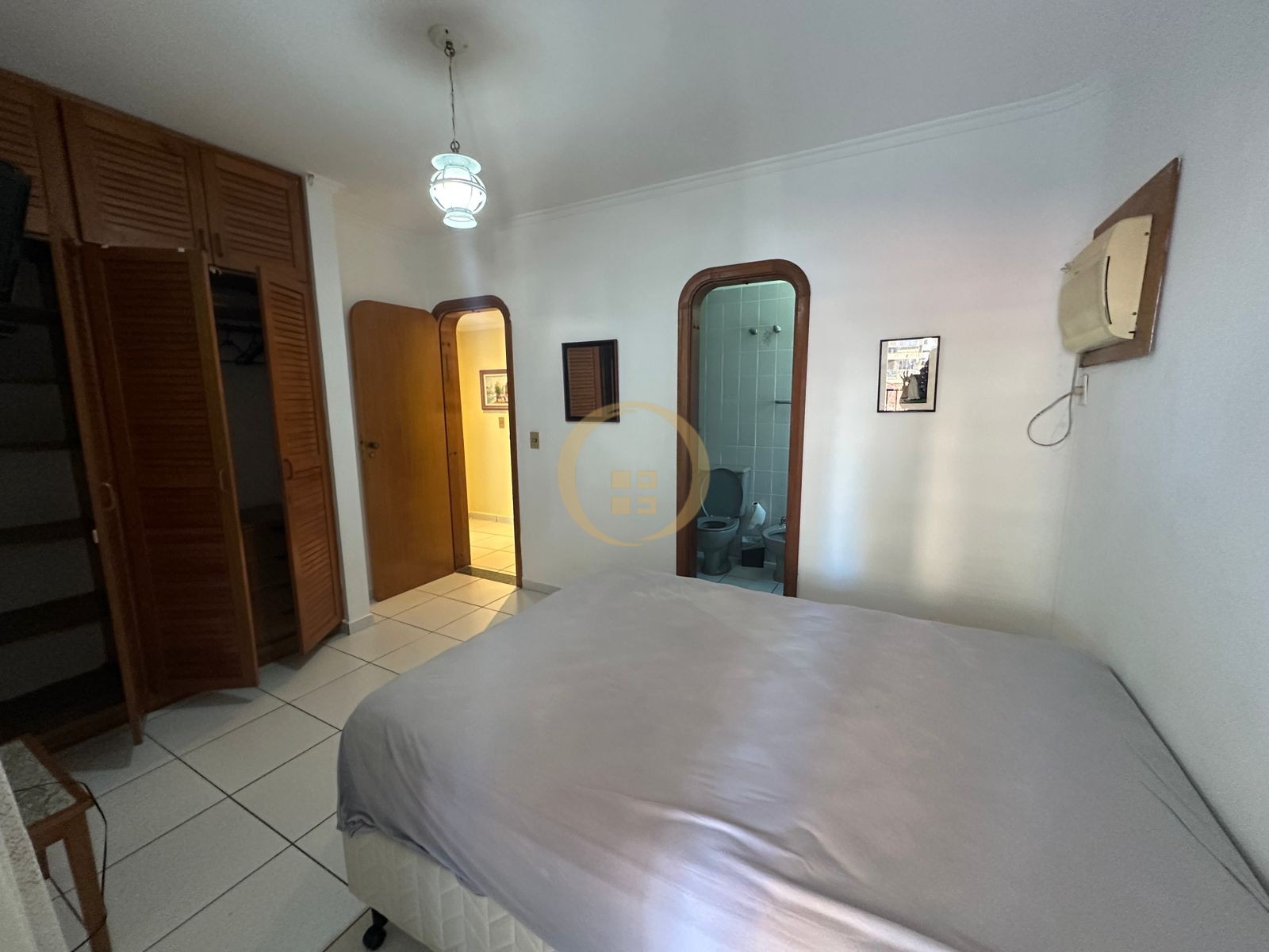Apartamento na Praia das Pitangueiras, Guarujá - SP