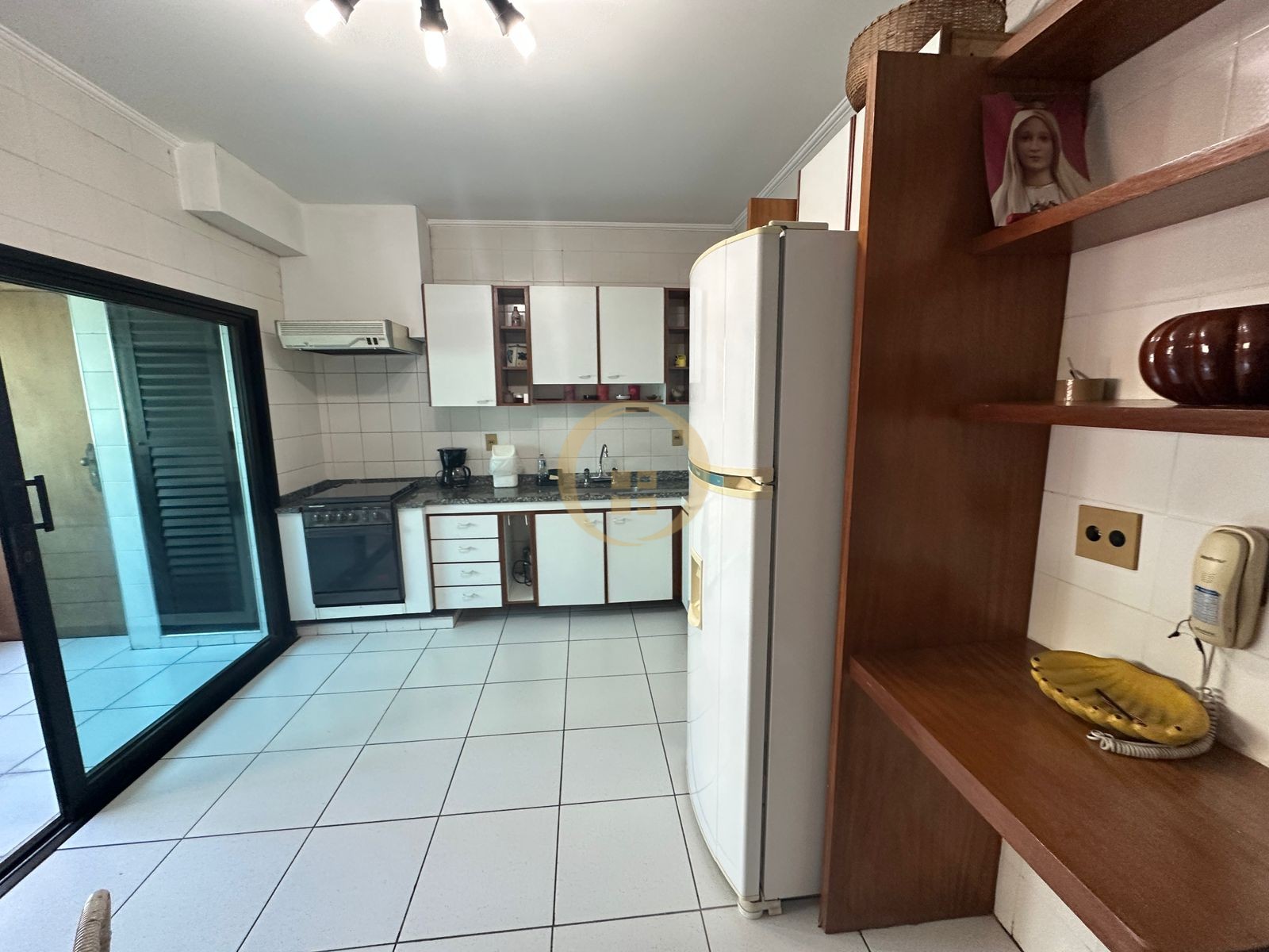 Apartamento na Praia das Pitangueiras, Guarujá - SP