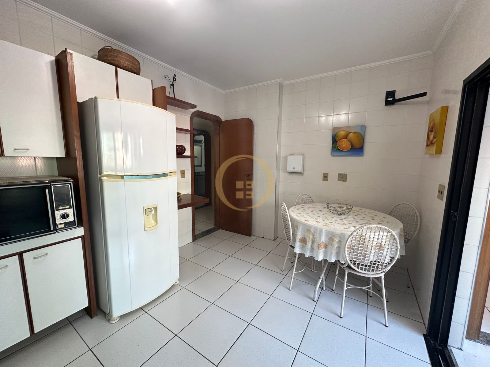 Apartamento na Praia das Pitangueiras, Guarujá - SP