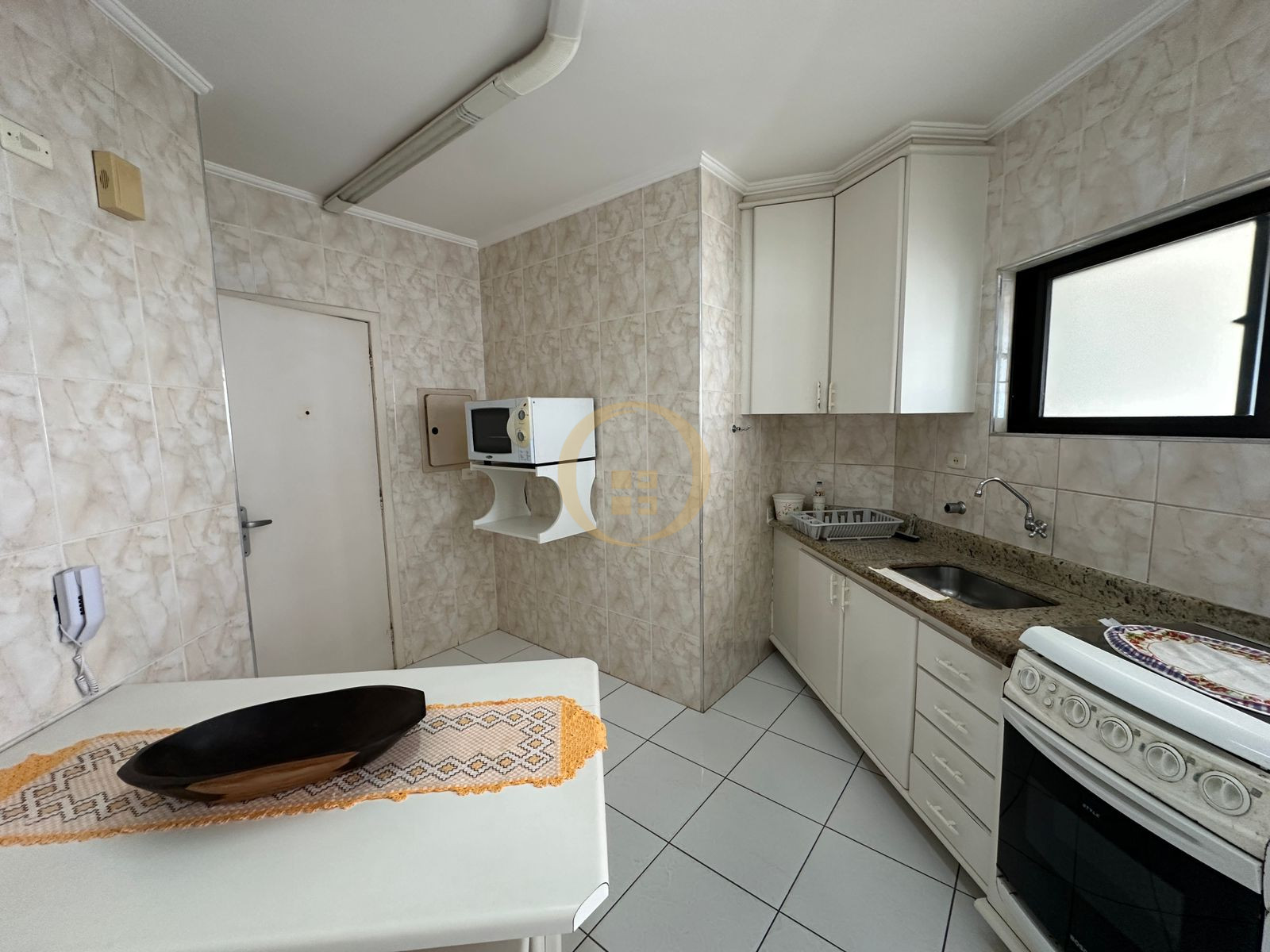 Apartamento na Praia das Pitangueiras, Guarujá - SP