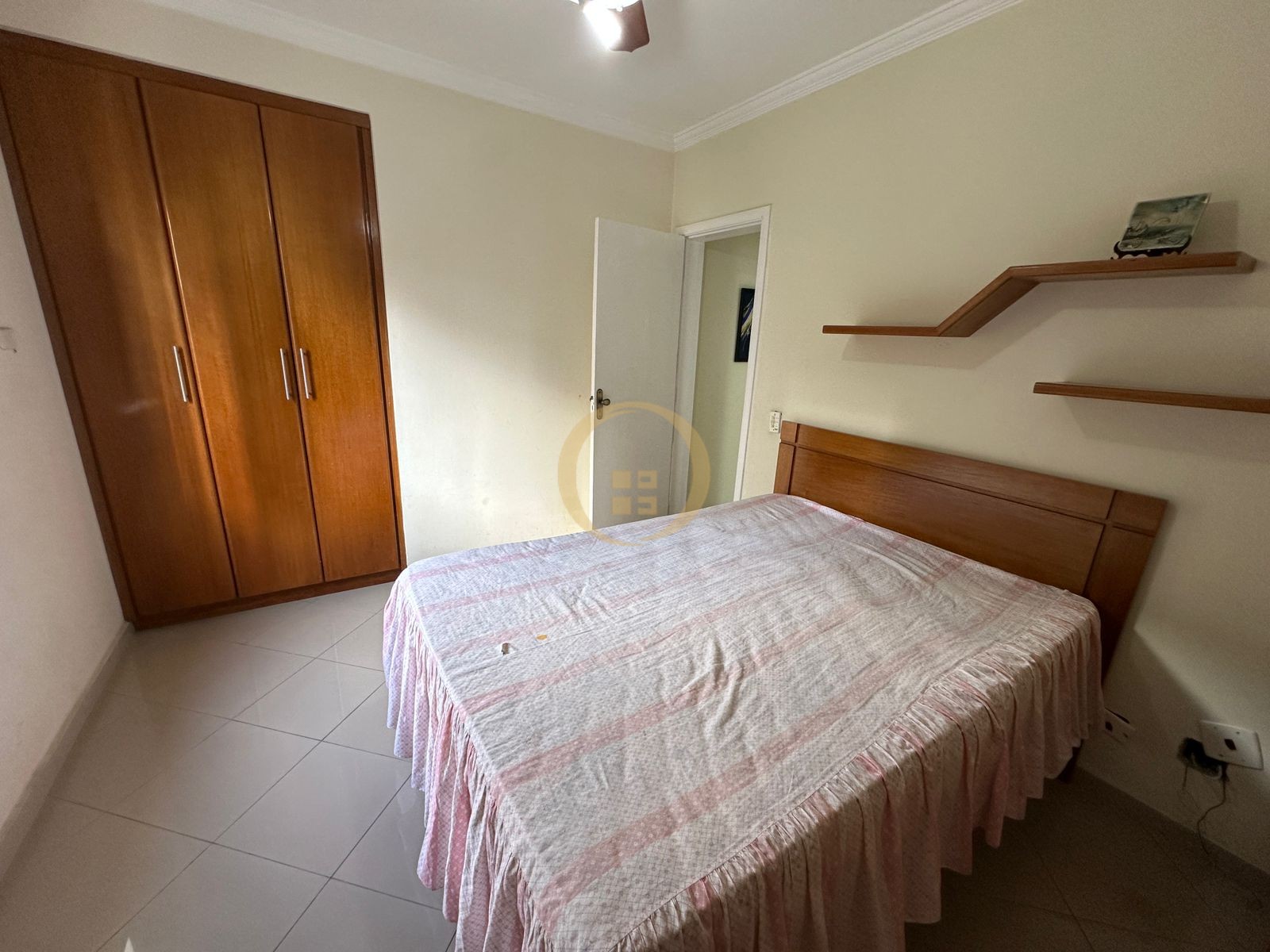 Apartamento na Praia das Pitangueiras, Guarujá - SP