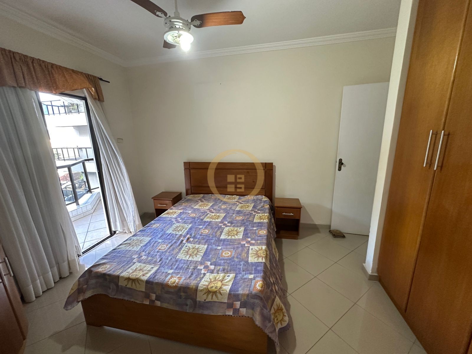 Apartamento na Praia das Pitangueiras, Guarujá - SP
