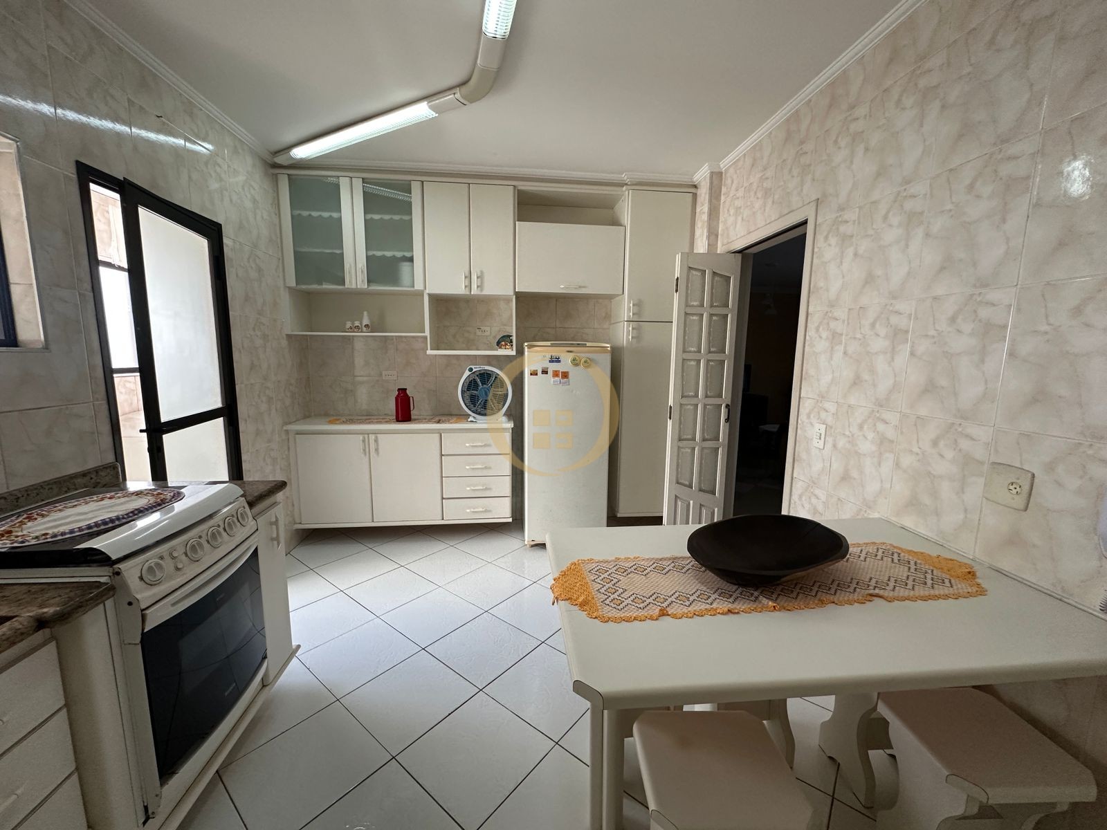 Apartamento na Praia das Pitangueiras, Guarujá - SP