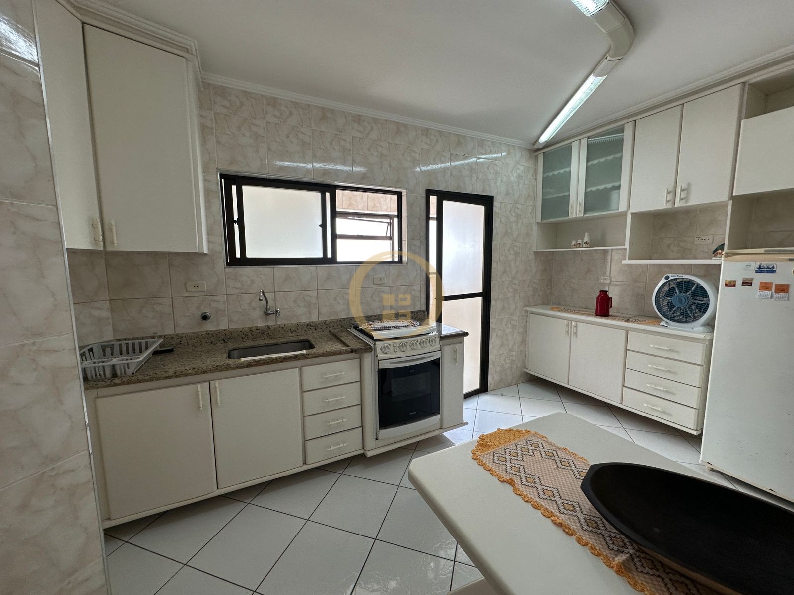Apartamento na Praia das Pitangueiras, Guarujá - SP