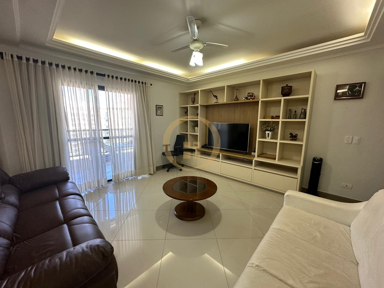 Apartamento na Praia das Pitangueiras, Guarujá - SP