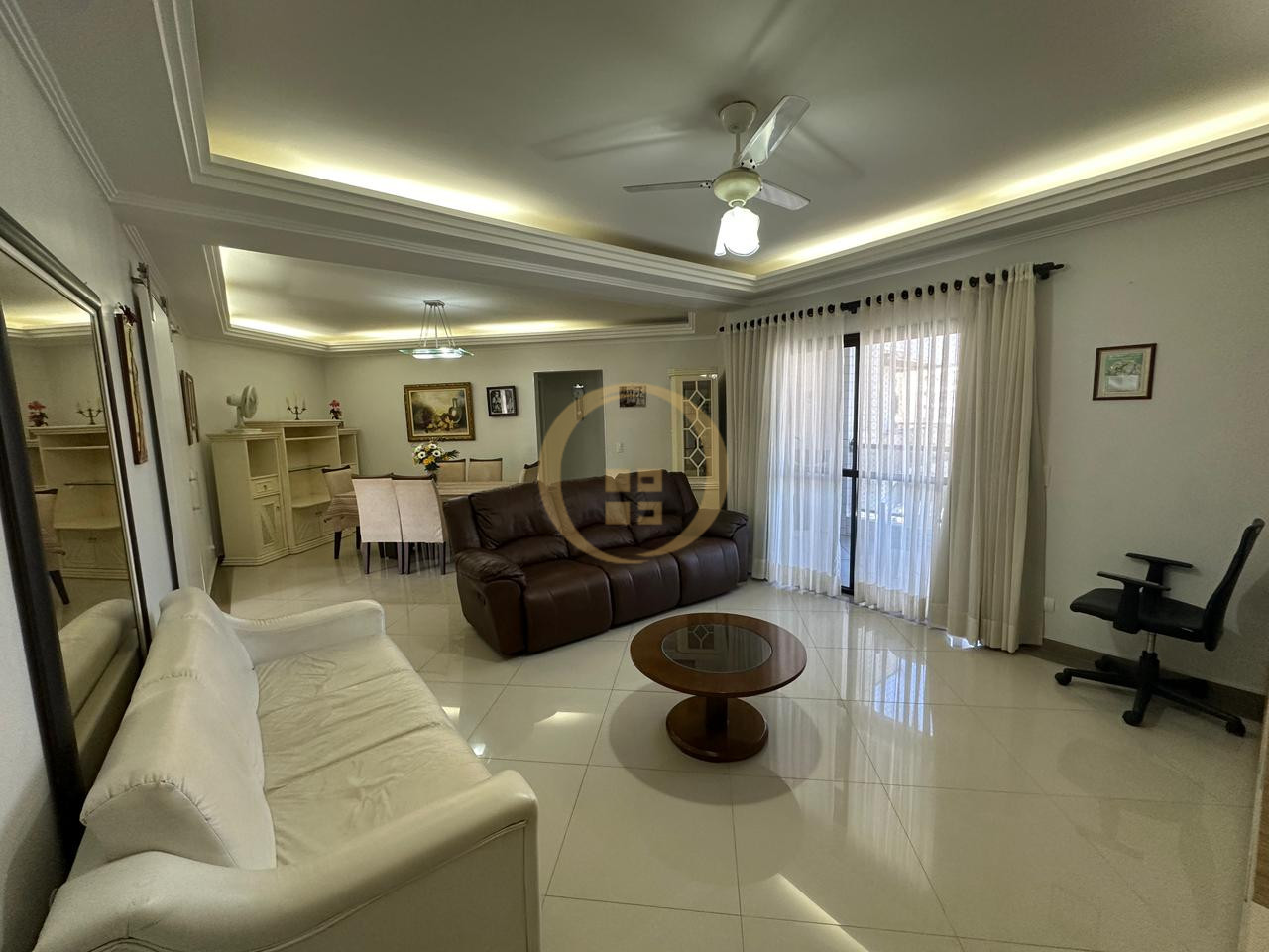 Apartamento na Praia das Pitangueiras, Guarujá - SP