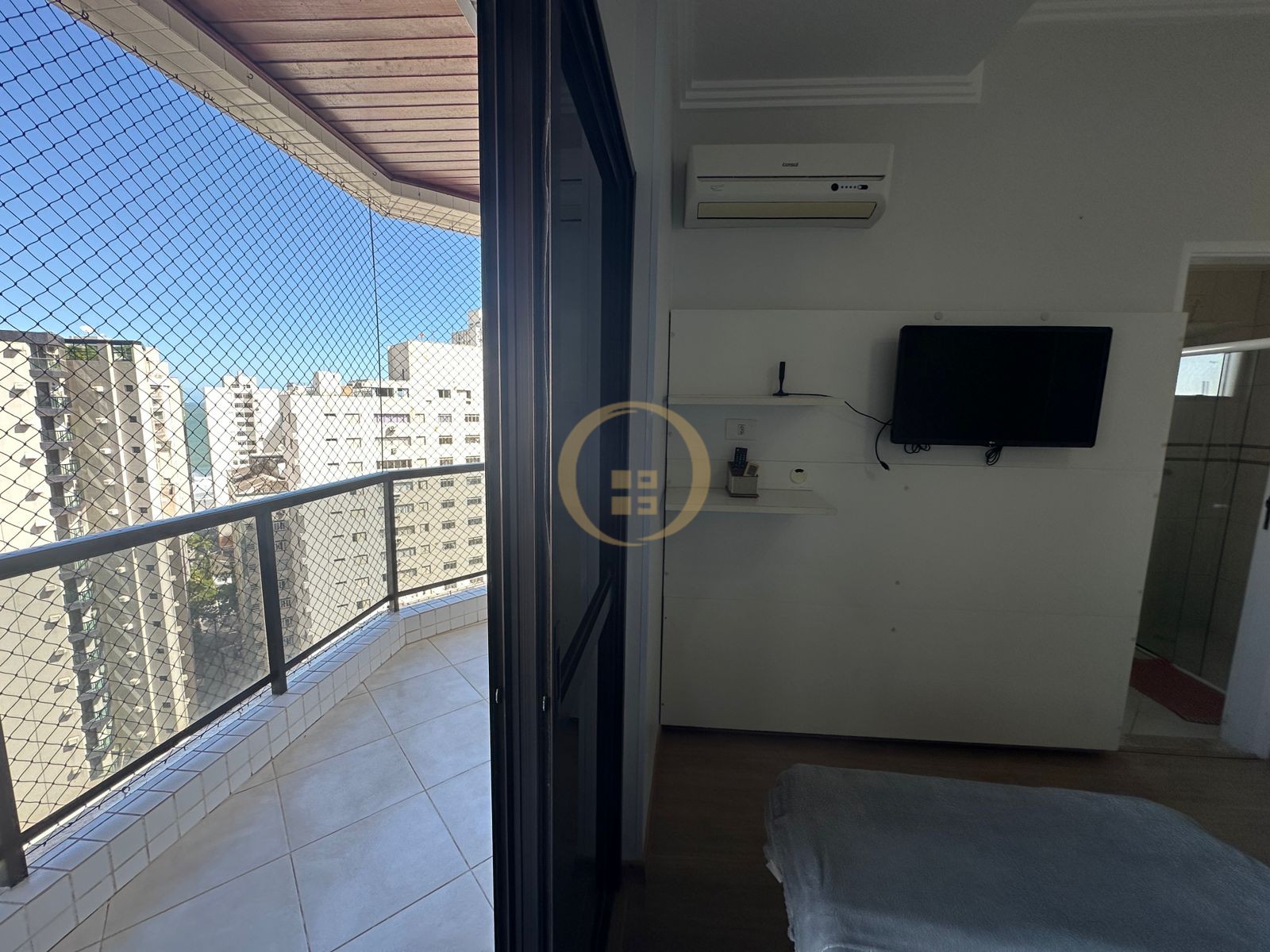 Apartamento na Praia das Pitangueiras, Guarujá - SP