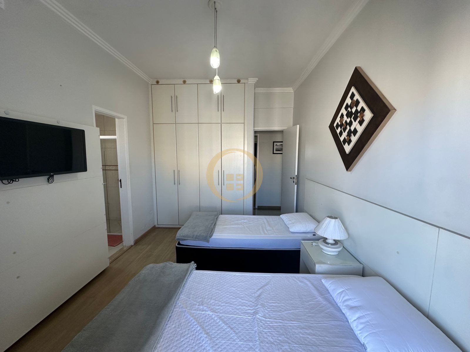 Apartamento na Praia das Pitangueiras, Guarujá - SP