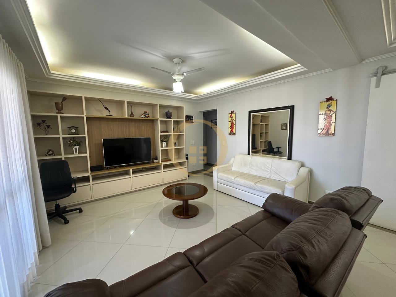 Apartamento na Praia das Pitangueiras, Guarujá - SP