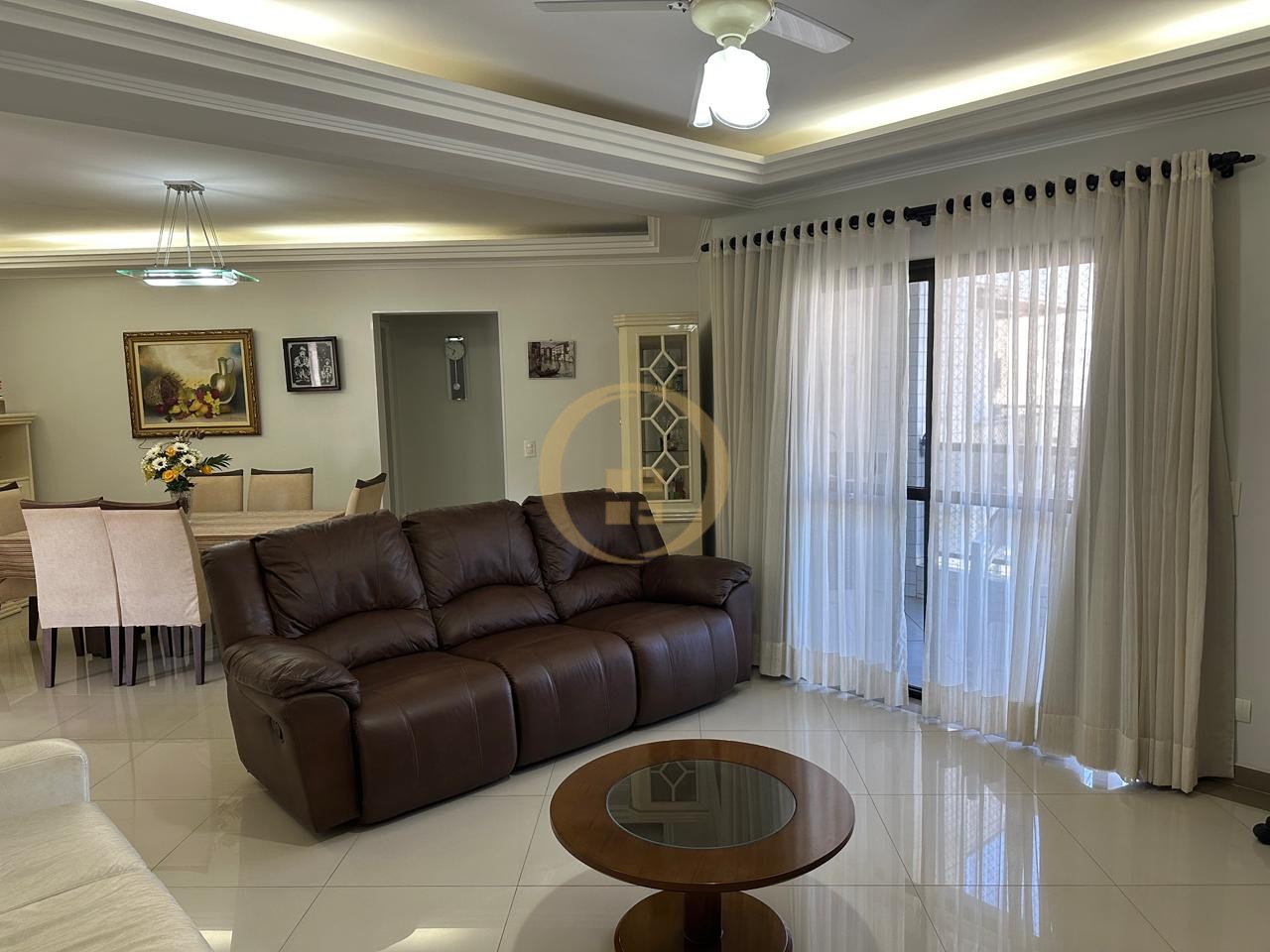 Apartamento na Praia das Pitangueiras, Guarujá - SP