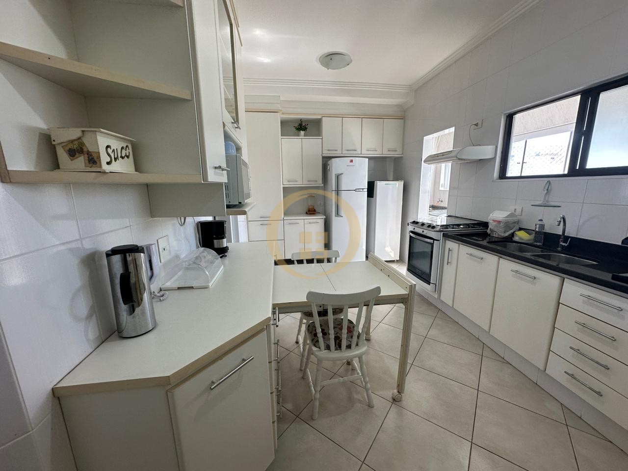 Apartamento na Praia das Pitangueiras, Guarujá - SP