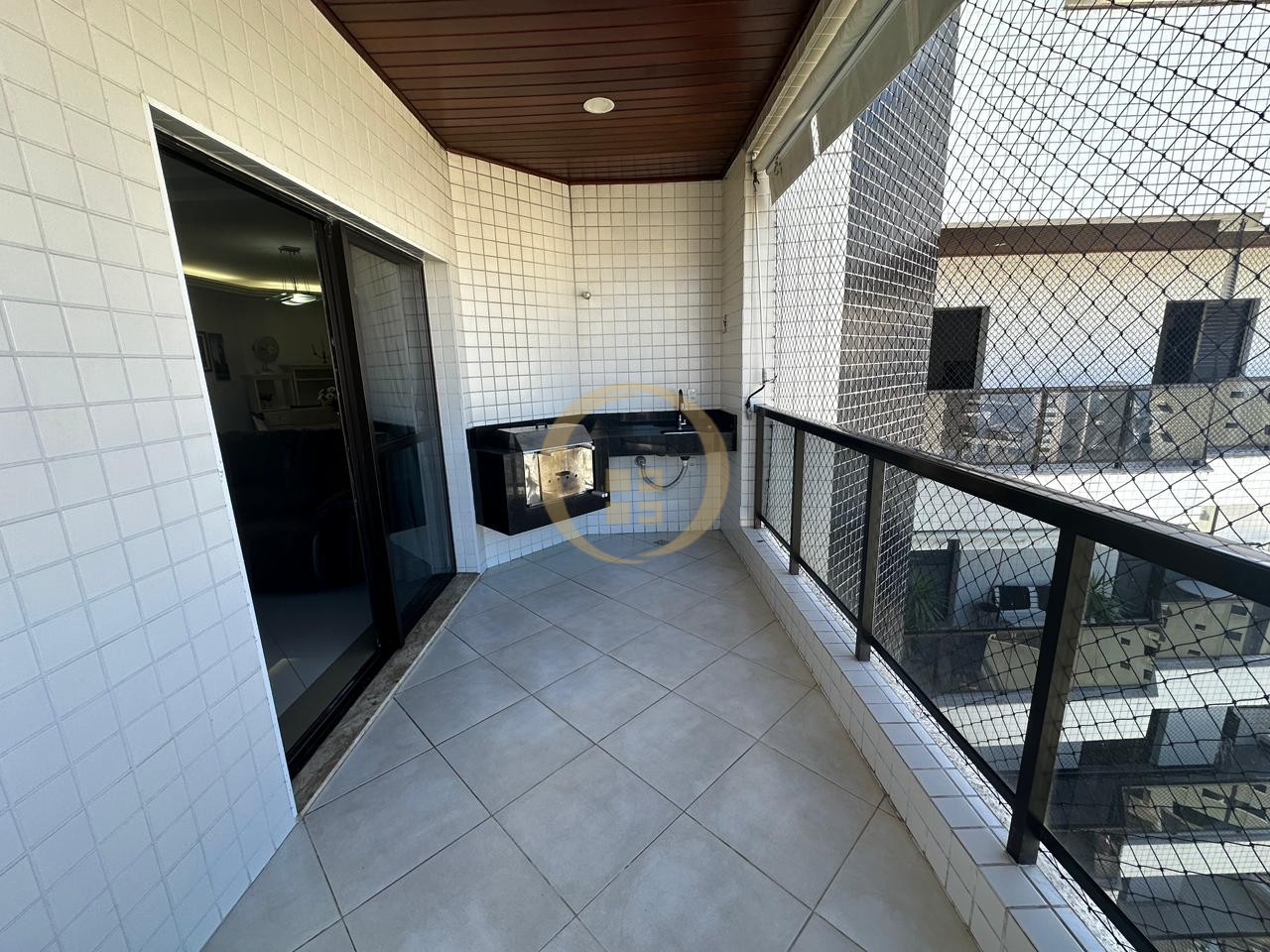 Apartamento na Praia das Pitangueiras, Guarujá - SP