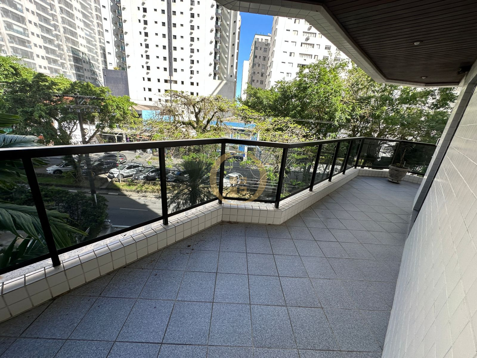 Apartamento na Praia das Pitangueiras, Guarujá - SP
