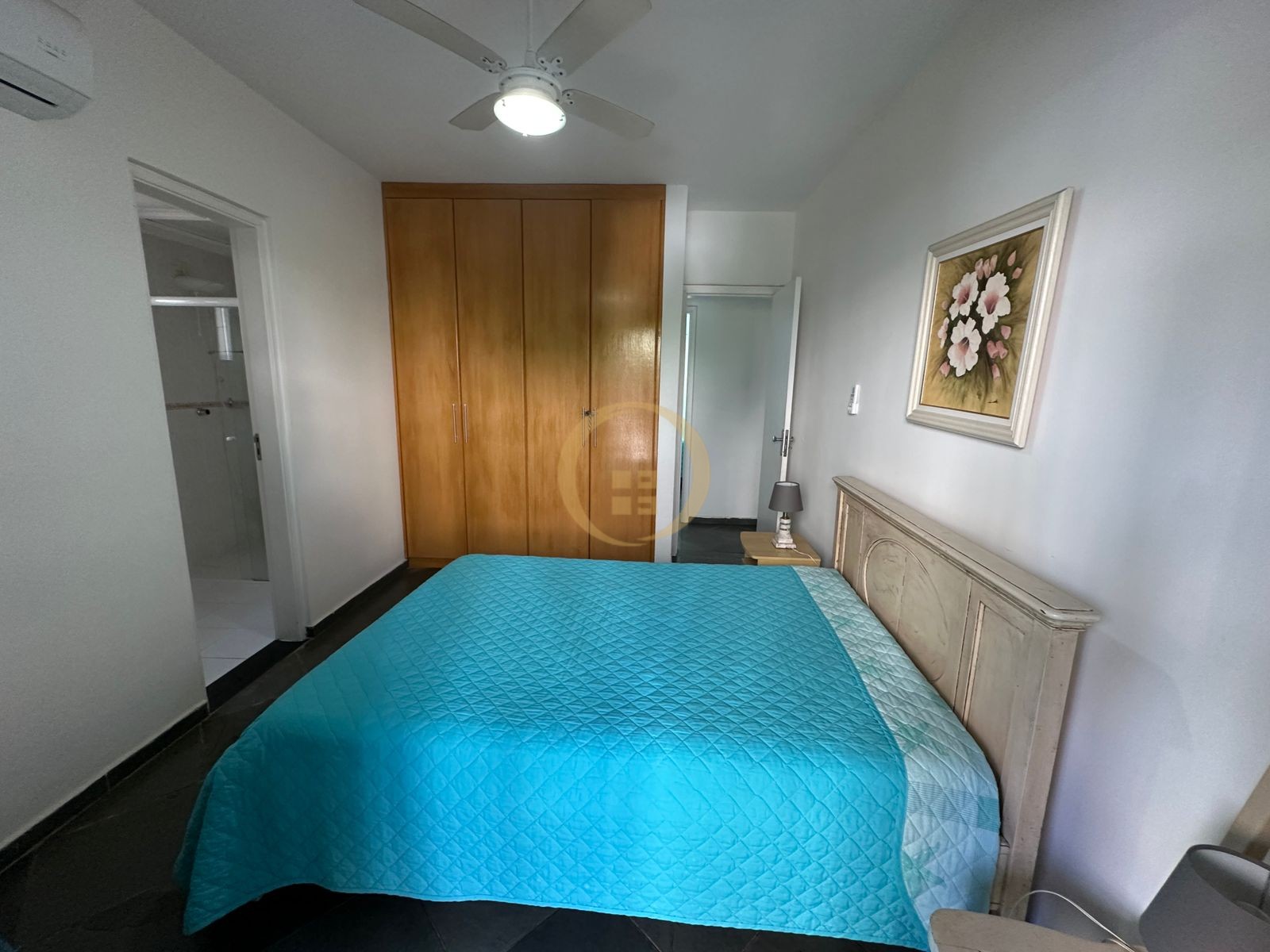 Apartamento na Praia das Pitangueiras, Guarujá - SP