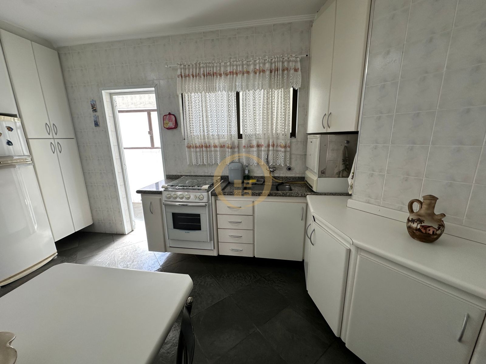 Apartamento na Praia das Pitangueiras, Guarujá - SP
