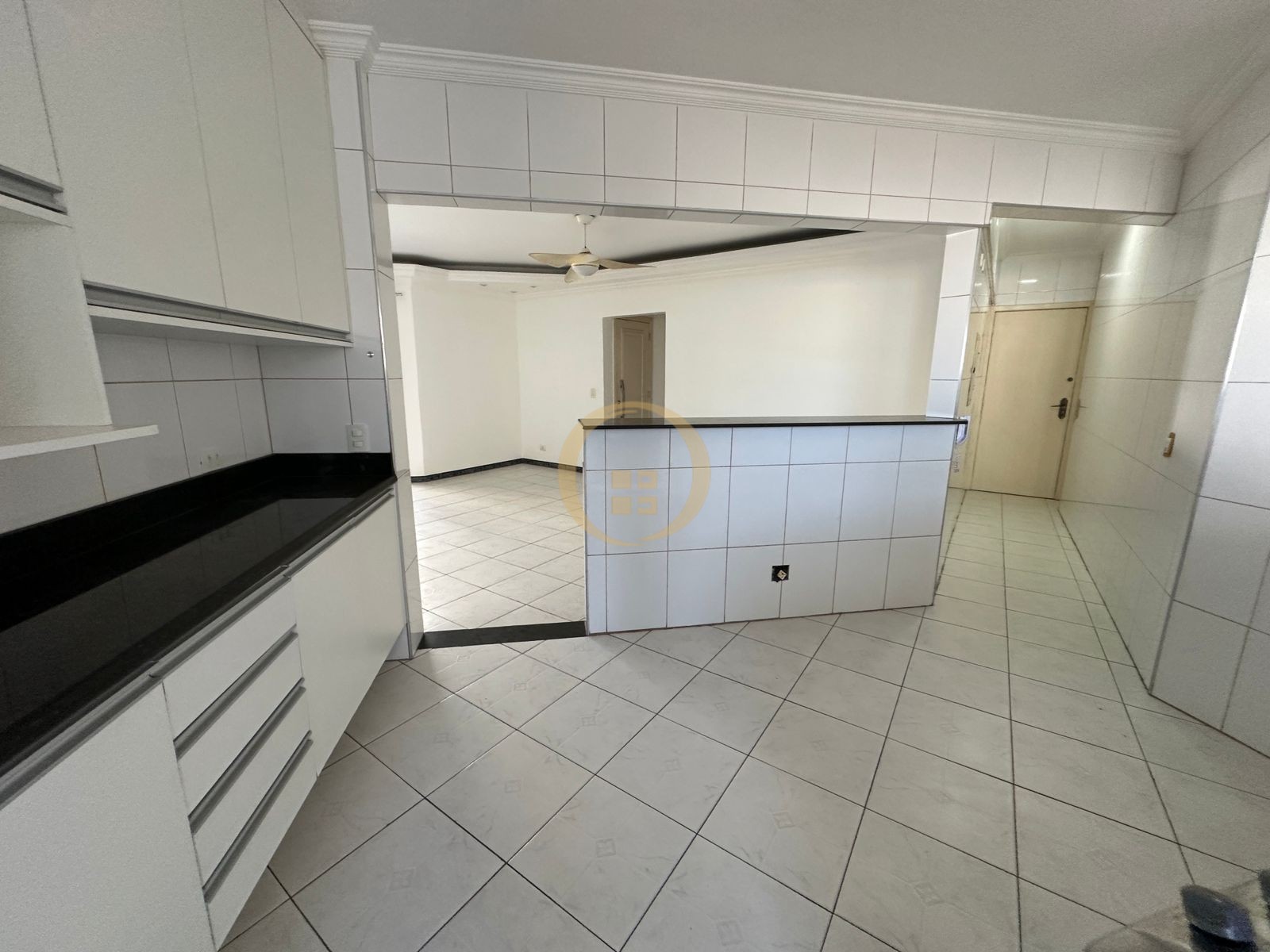 Apartamento na Praia das Pitangueiras, Guarujá - SP
