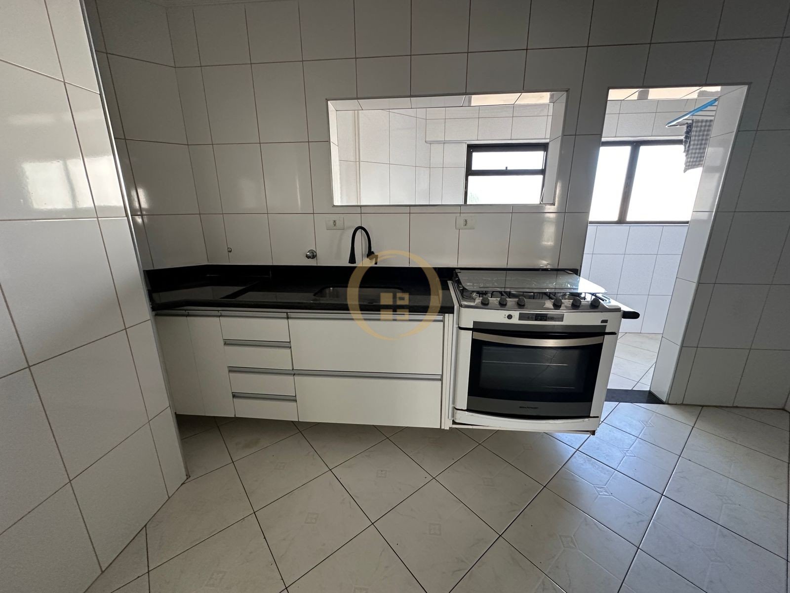 Apartamento na Praia das Pitangueiras, Guarujá - SP