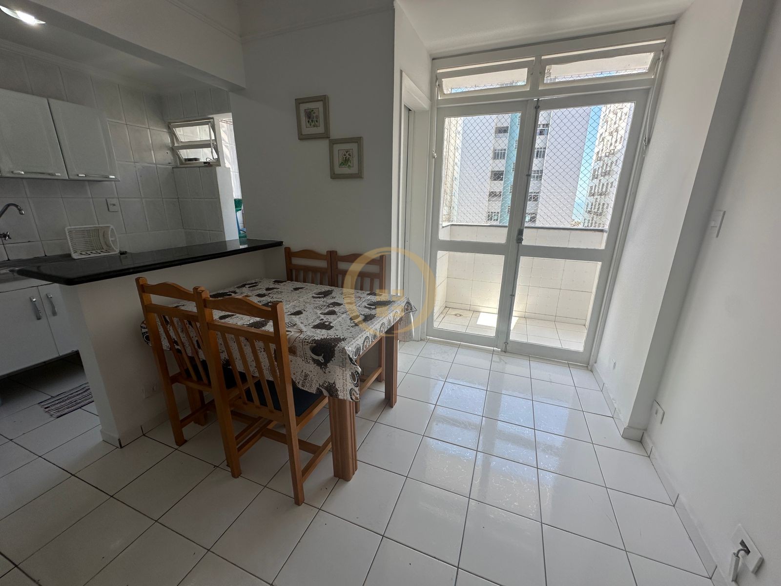 Apartamento na Praia das Pitangueiras, Guarujá - SP