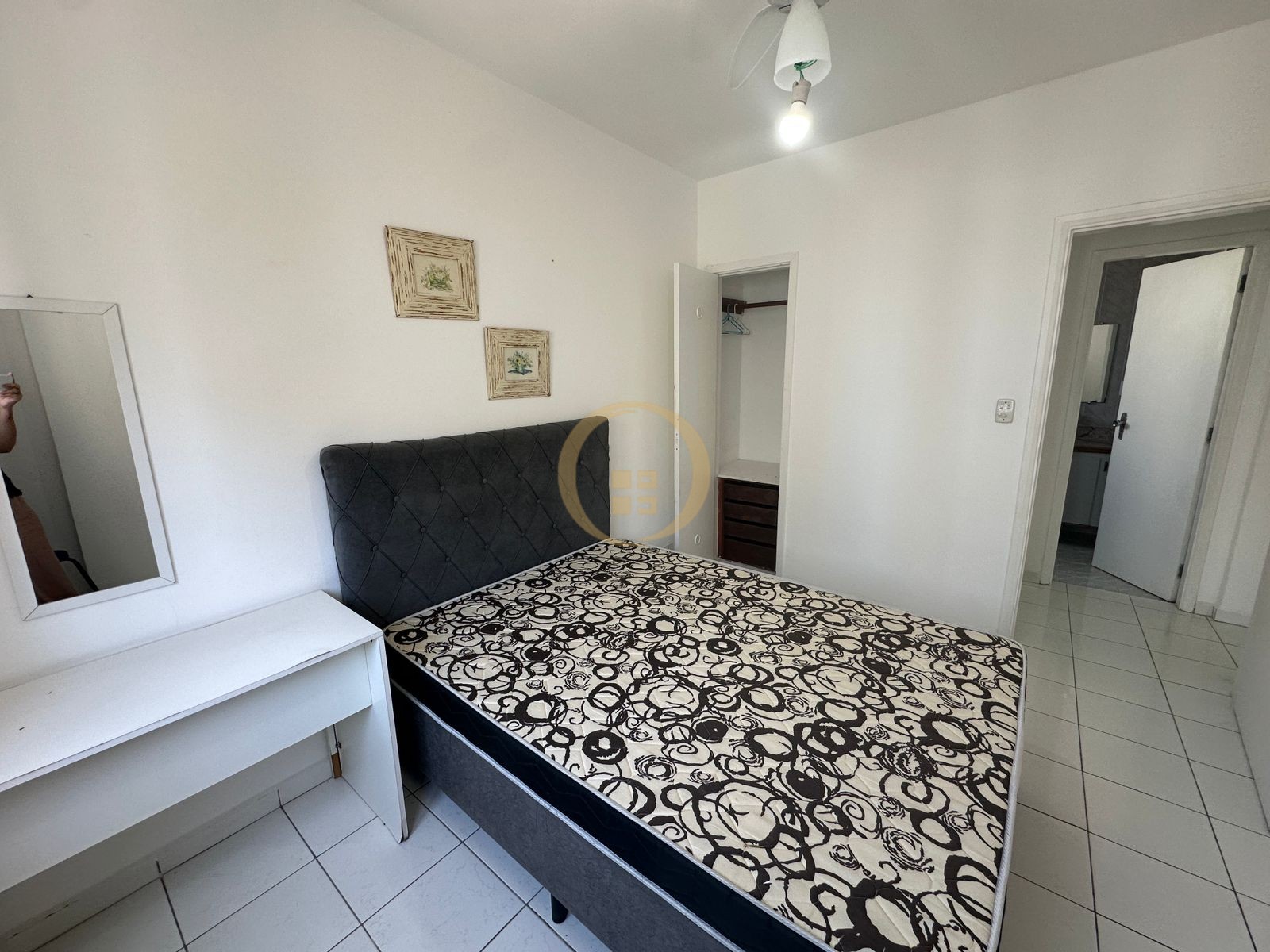 Apartamento na Praia das Pitangueiras, Guarujá - SP