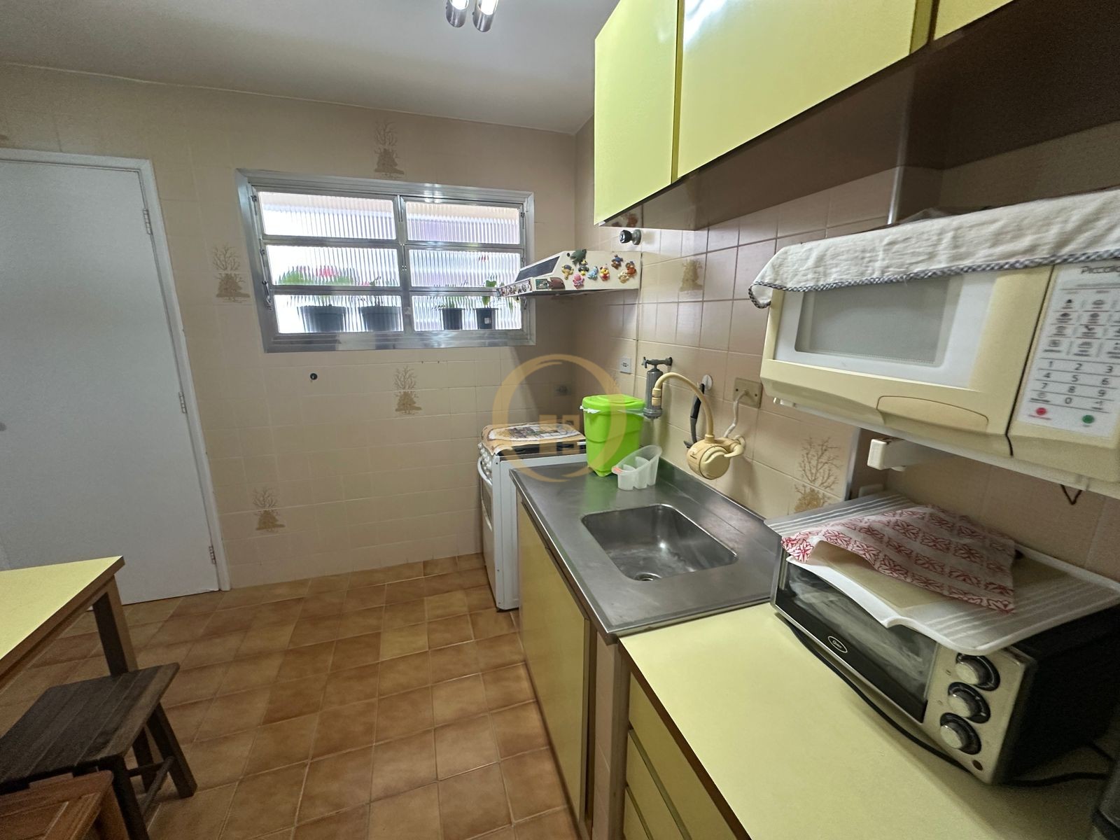 Apartamento na Praia das Pitangueiras, Guarujá - SP