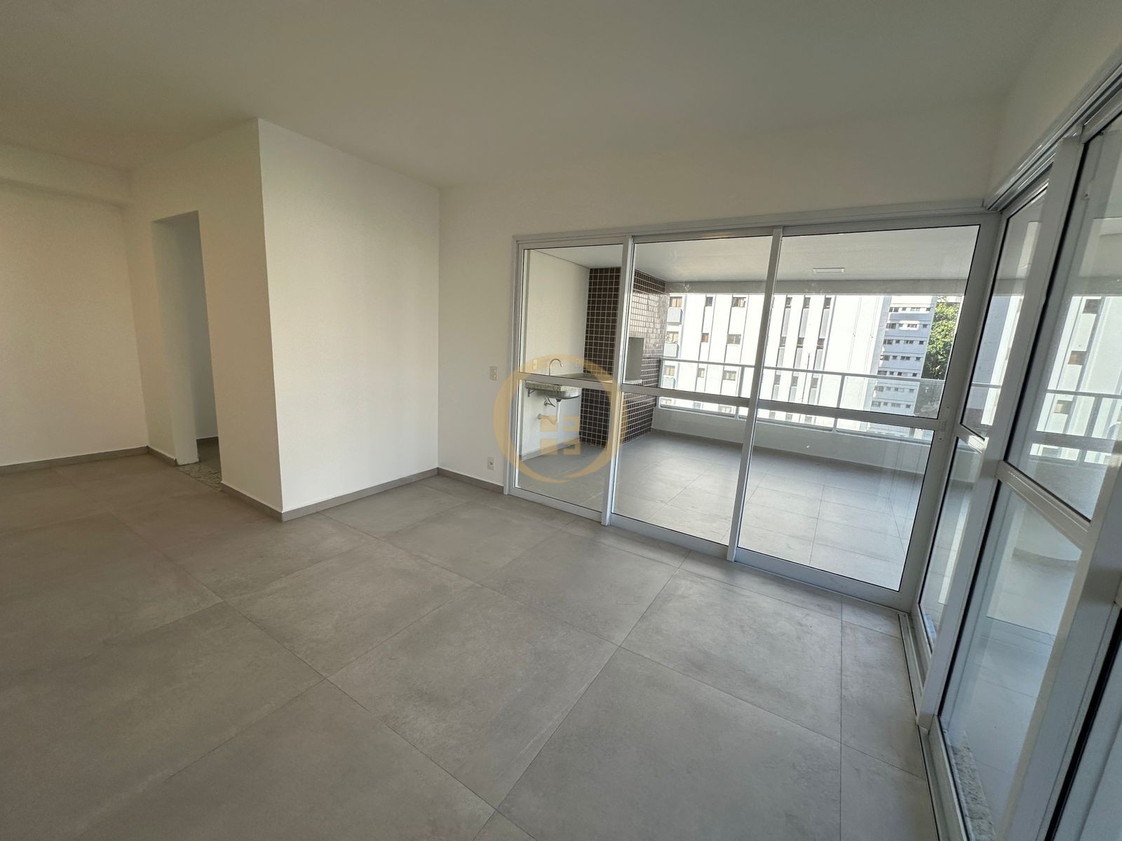 Apartamento na Praia das Pitangueiras, Guarujá - SP