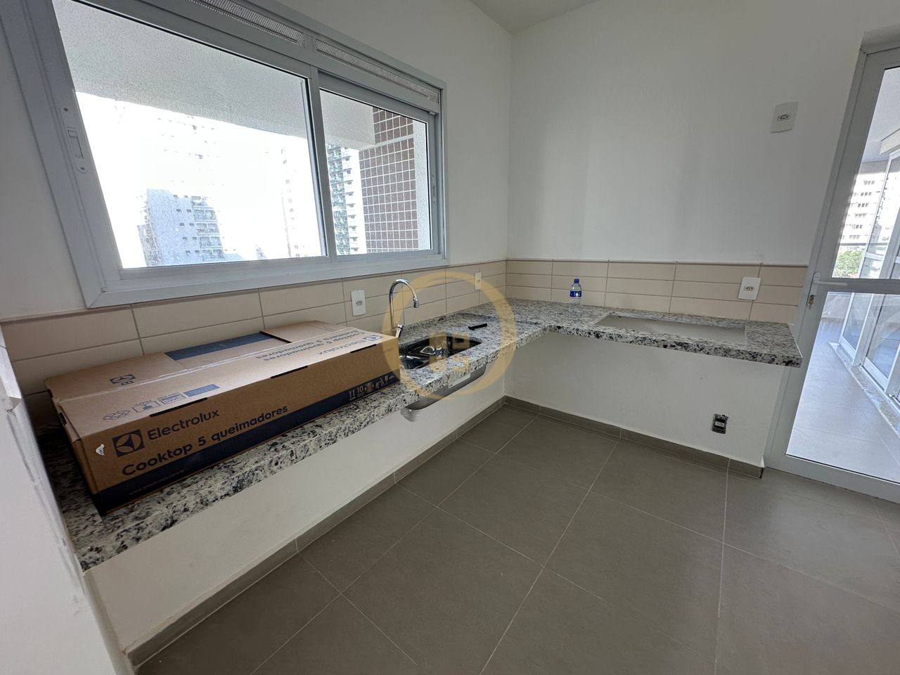 Apartamento na Praia das Pitangueiras, Guarujá - SP