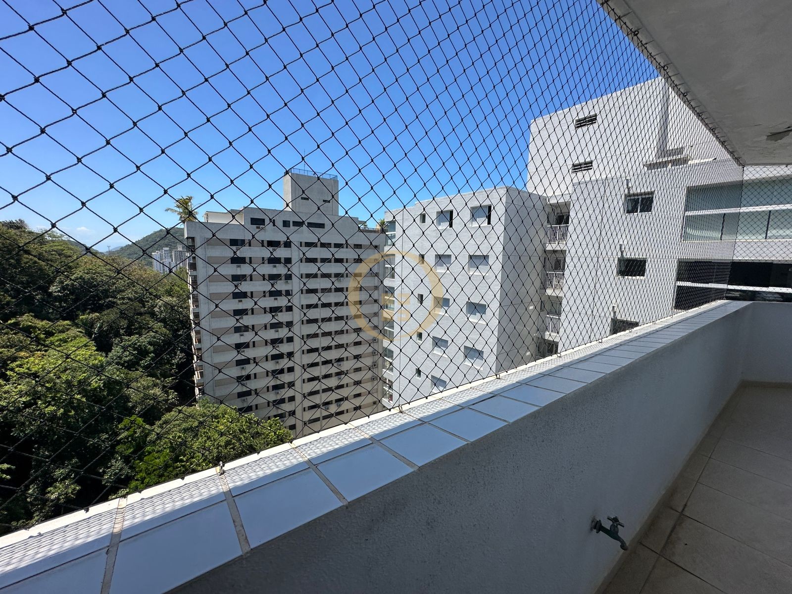 Apartamento na Praia das Pitangueiras, Guarujá - SP
