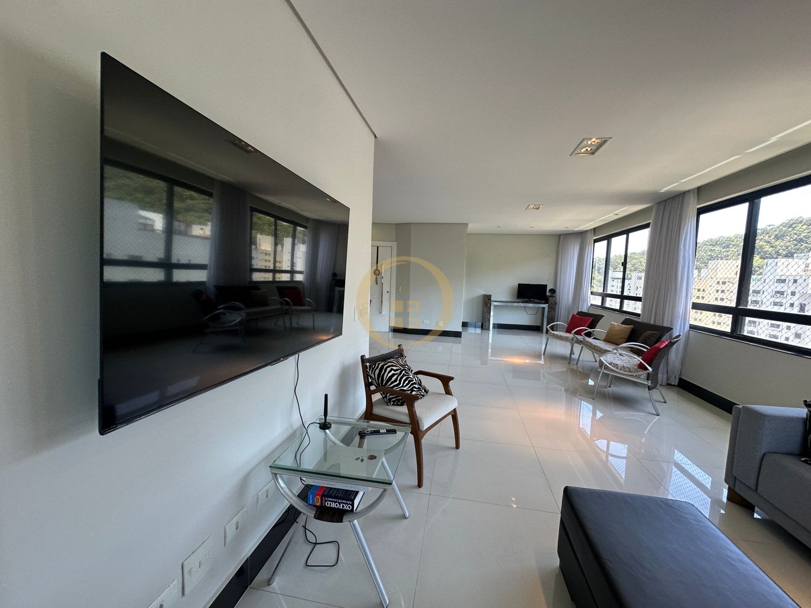 Apartamento na Praia das Pitangueiras, Guarujá - SP