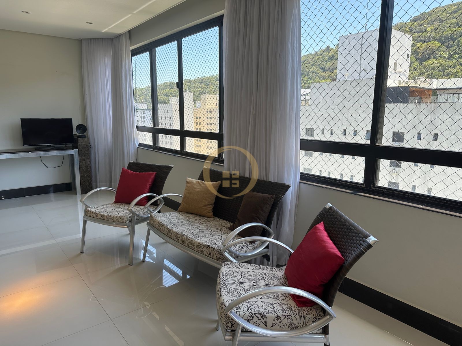 Apartamento na Praia das Pitangueiras, Guarujá - SP
