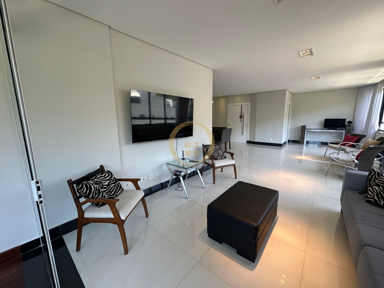 Apartamento na Praia das Pitangueiras, Guarujá - SP