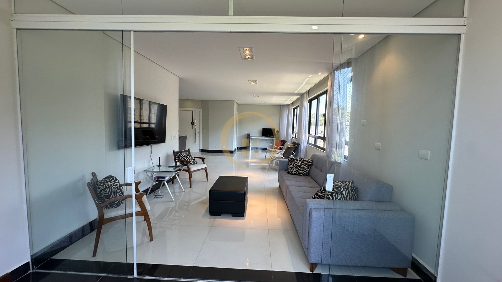 Apartamento na Praia das Pitangueiras, Guarujá - SP