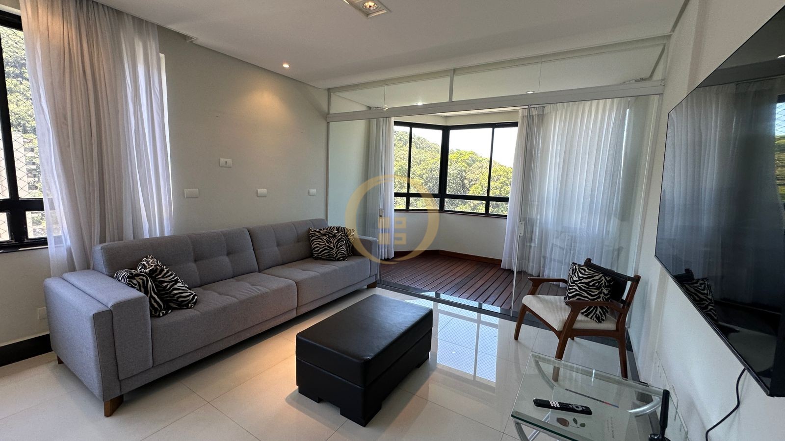 Apartamento na Praia das Pitangueiras, Guarujá - SP