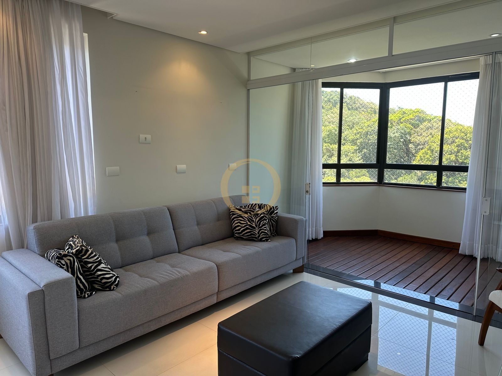 Apartamento na Praia das Pitangueiras, Guarujá - SP