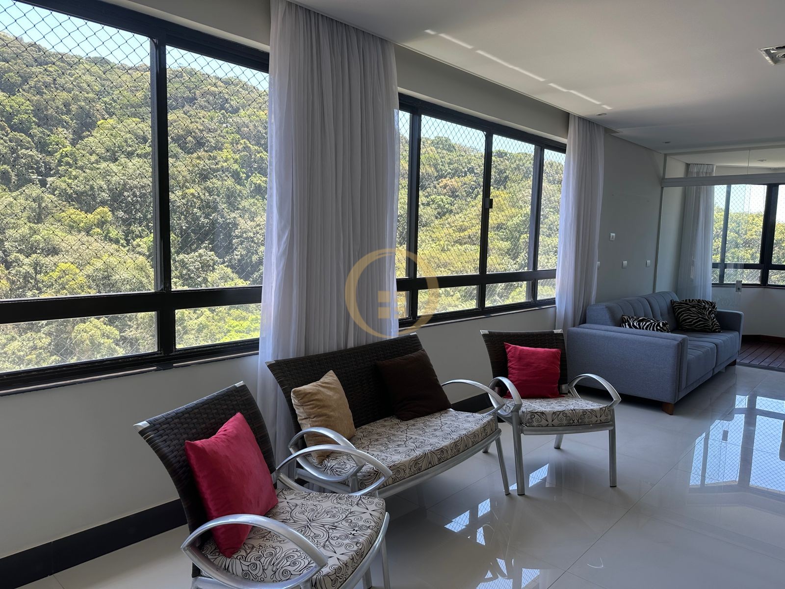 Apartamento na Praia das Pitangueiras, Guarujá - SP