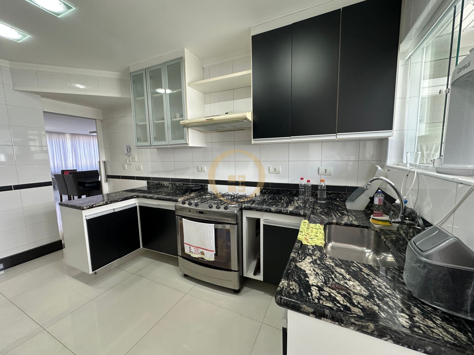 Apartamento na Praia das Pitangueiras, Guarujá - SP