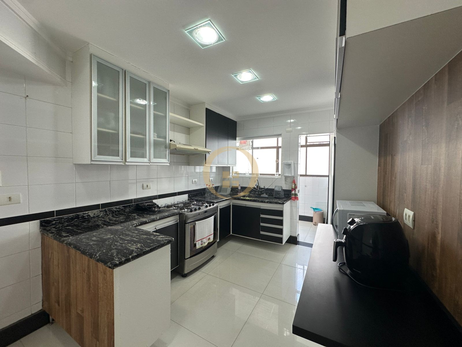 Apartamento na Praia das Pitangueiras, Guarujá - SP