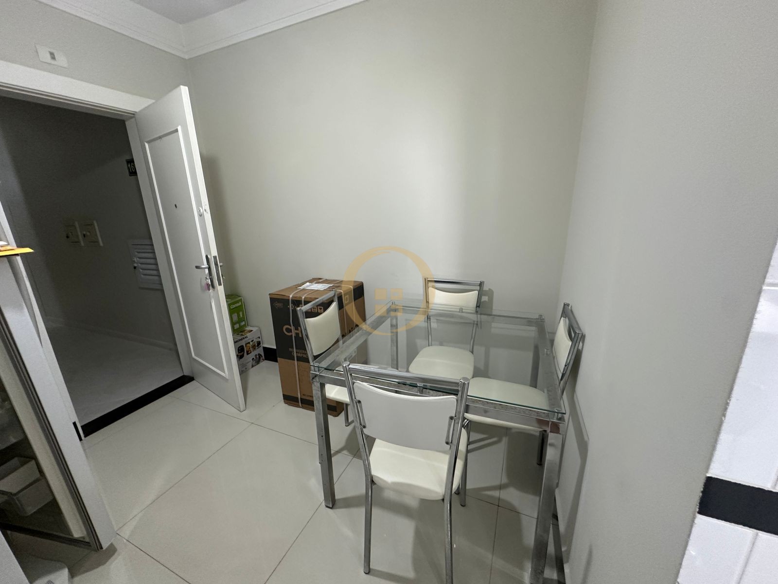 Apartamento na Praia das Pitangueiras, Guarujá - SP