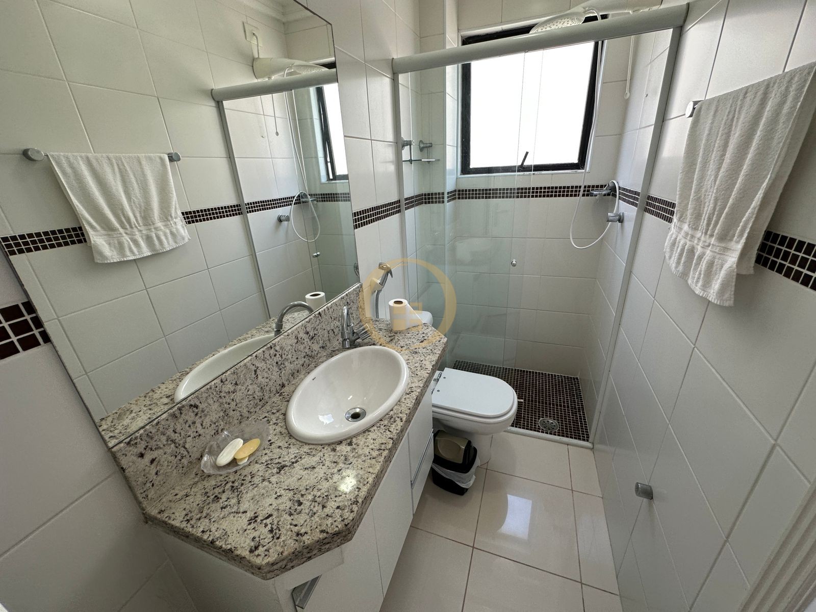 Apartamento na Praia das Pitangueiras, Guarujá - SP
